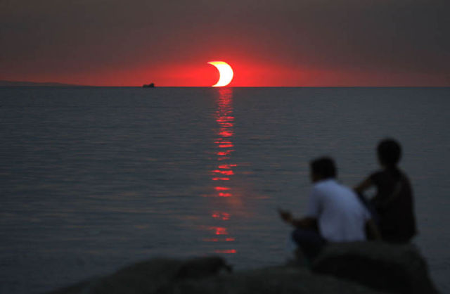 Image 15 -- A sunset eclipse