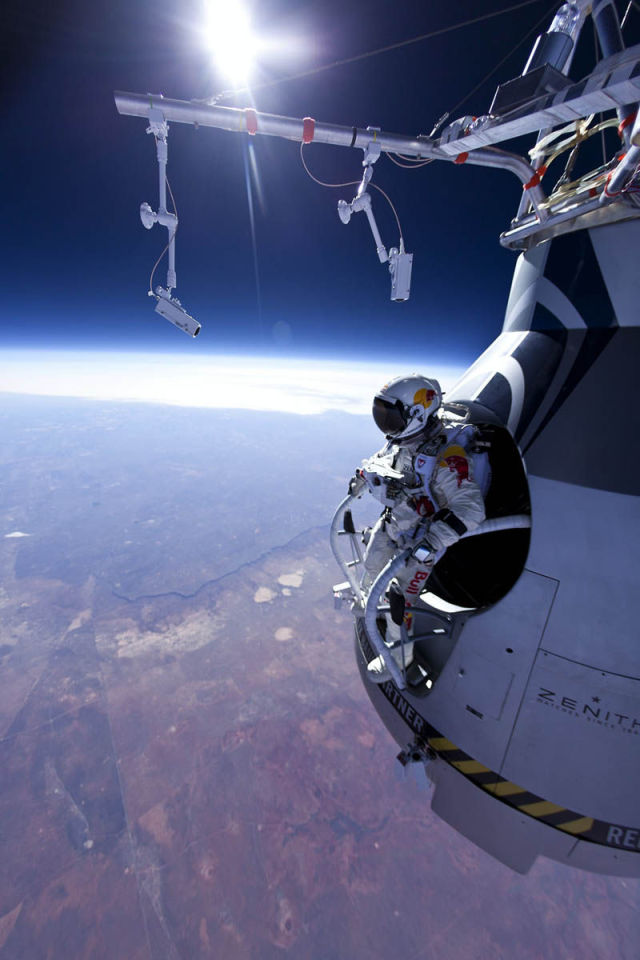 Image 27 -- Felix Baumgartner jumps from 71,580 feet
